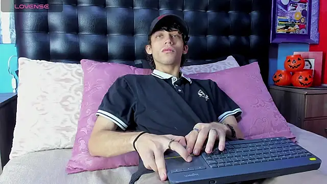 Snapshot of Khalid16_ chatting on October 30, 1:56 pm Khalid16  online show from October 30, 1:56 pm