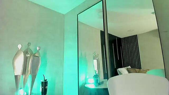 Val Guerra online show from November 6, 5:30 am