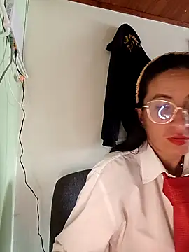 Snapshot of Valentina--1 chatting on October 27, 3:38 pm Valentina--1 online show from October 27, 3:38 pm