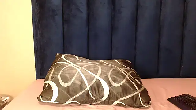 FUNBOOTYXX online show from December 5, 8:05 pm