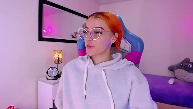 Snapshot of celeste_blazze_ chatting on February 16, 4:25 pm celeste blazze online show from February 16, 4:25 pm