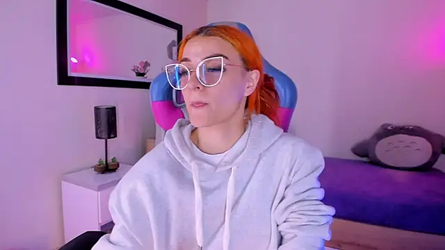 Snapshot of celeste_blazze_ chatting on February 17, 4:46 pm celeste blazze online show from February 17, 4:46 pm