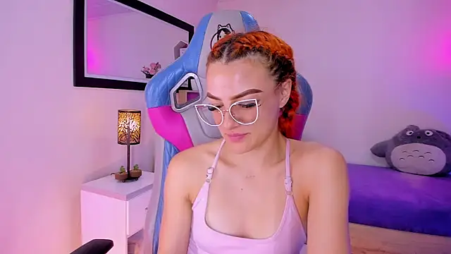 Snapshot of celeste_blazze_ chatting on February 18, 4:14 pm celeste blazze online show from February 18, 4:14 pm