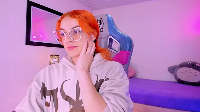 Snapshot of celeste_blazze_ chatting on March 28, 1:33 pm celeste blazze online show from March 28, 1:33 pm