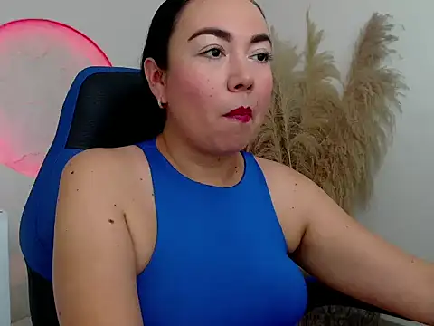 Yadis hot online show from November 12, 7:57 pm