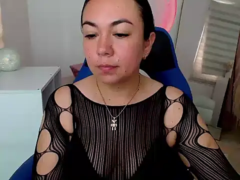 Yadis hot online show from January 8, 9:06 pm