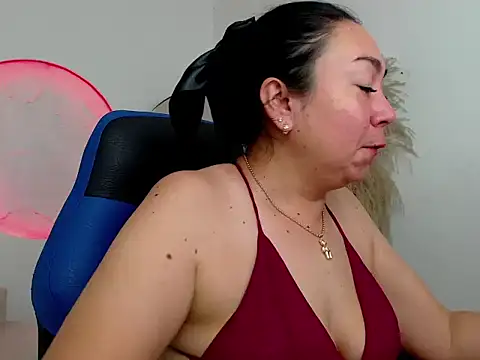 Yadis hot online show from January 10, 9:05 pm