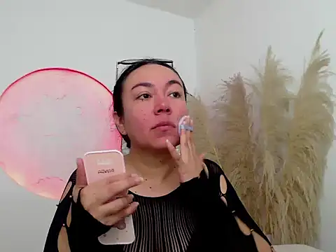 Yadis hot online show from February 3, 11:54 pm