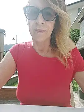 Snapshot of susylux chatting on April 17, 1:58 pm susylux online show from April 17, 1:58 pm