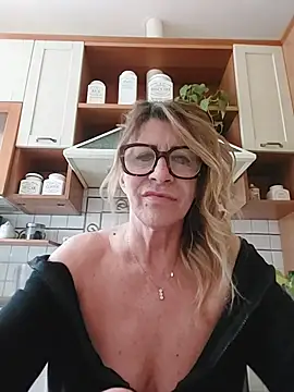 Snapshot of susylux chatting on April 21, 4:34 pm susylux online show from April 21, 4:34 pm