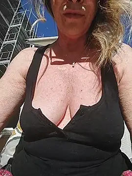 Snapshot of susylux chatting on May 1, 3:38 pm susylux online show from May 1, 3:38 pm