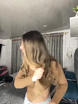 Snapshot of sarah_honey__ chatting on October 28, 10:52 am sarah honey   online show from October 28, 10:52 am