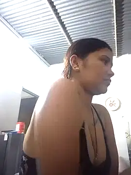 Snapshot of lindalatina11 chatting on October 25, 1:24 am lindalatina11 online show from October 25, 1:24 am