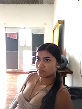 Snapshot of lindalatina11 chatting on October 26, 2:45 pm lindalatina11 online show from October 26, 2:45 pm