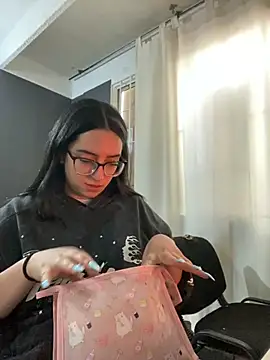 Kloe Novoa online show from November 12, 12:49 pm