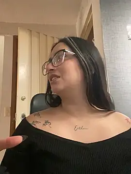 Snapshot of Kloe_Novoa chatting on February 19, 1:40 pm Kloe Novoa online show from February 19, 1:40 pm