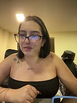 Snapshot of Kloe_Novoa chatting on February 27, 12:38 pm Kloe Novoa online show from February 27, 12:38 pm