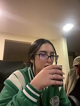 Snapshot of Kloe_Novoa chatting on March 24, 12:10 pm Kloe Novoa online show from March 24, 12:10 pm