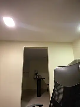 Snapshot of Kloe_Novoa chatting on April 1, 12:06 pm Kloe Novoa online show from April 1, 12:06 pm