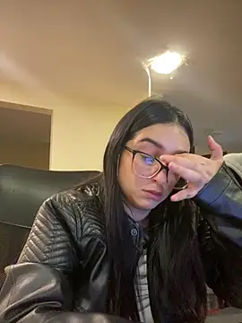 Snapshot of Kloe_Novoa chatting on April 13, 12:21 pm Kloe Novoa online show from April 13, 12:21 pm