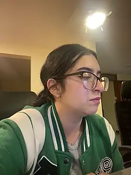 Snapshot of Kloe_Novoa chatting on April 21, 12:33 pm Kloe Novoa online show from April 21, 12:33 pm