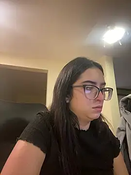 Snapshot of Kloe_Novoa chatting on April 22, 12:50 pm Kloe Novoa online show from April 22, 12:50 pm