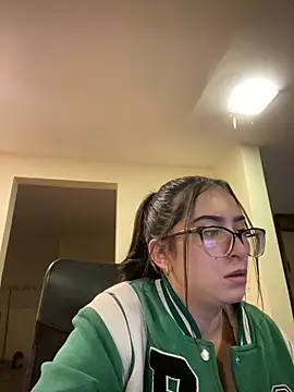 Snapshot of Kloe_Novoa chatting on April 27, 12:14 pm Kloe Novoa online show from April 27, 12:14 pm