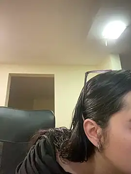 Snapshot of Kloe_Novoa chatting on April 28, 12:10 pm Kloe Novoa online show from April 28, 12:10 pm