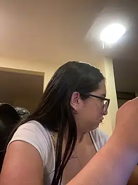 Snapshot of Kloe_Novoa chatting on May 4, 12:12 pm Kloe Novoa online show from May 4, 12:12 pm