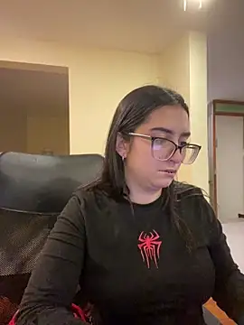 Snapshot of Kloe_Novoa chatting on May 6, 6:24 pm Kloe Novoa online show from May 6, 6:24 pm