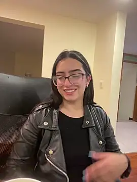 Snapshot of Kloe_Novoa chatting on May 8, 1:27 pm Kloe Novoa online show from May 8, 1:27 pm