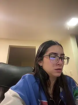 Snapshot of Kloe_Novoa chatting on May 11, 12:11 pm Kloe Novoa online show from May 11, 12:11 pm