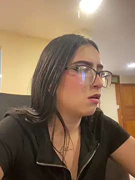 Snapshot of Kloe_Novoa chatting on May 11, 4:04 pm Kloe Novoa online show from May 11, 4:04 pm