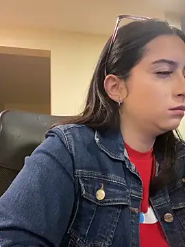 Snapshot of Kloe_Novoa chatting on May 15, 12:34 pm Kloe Novoa online show from May 15, 12:34 pm