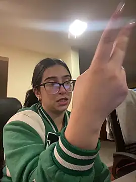 Snapshot of Kloe_Novoa chatting on May 19, 12:33 pm Kloe Novoa online show from May 19, 12:33 pm