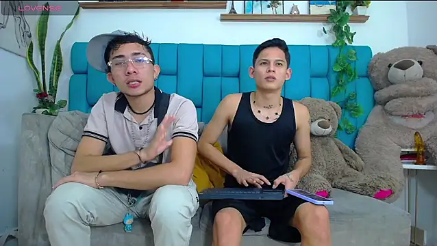 Hot Boys Latinos X online show from February 10, 7:40 pm