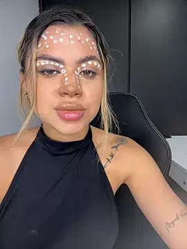 Snapshot of Alanna-foxx chatting on November 1, 12:34 am Alanna-foxx online show from November 1, 12:34 am