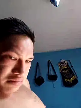 Ojitosbrrr online show from November 22, 8:19 pm