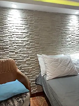 Snapshot of amellita-33 chatting on January 19, 5:00 am amellita-33 online show from January 19, 5:00 am