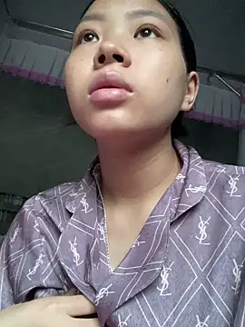 Snapshot of Milk_xx chatting on November 2, 7:11 am Milk xx online show from November 2, 7:11 am