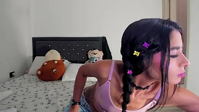 phenixpink22 online show from May 6, 1:14 am