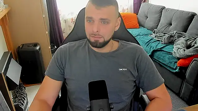 justforfunchriss online show from October 31, 11:33 am