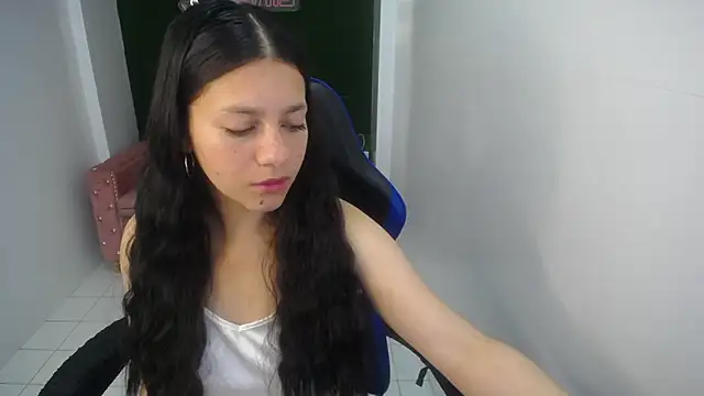 Snapshot of velvetvixen_t chatting on October 27, 12:31 pm velvetvixen t online show from October 27, 12:31 pm