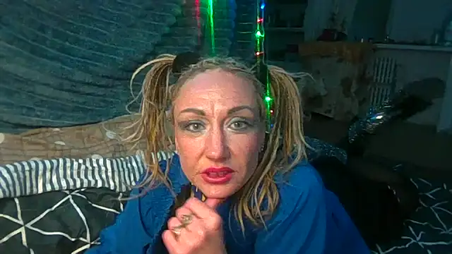 Snapshot of LilaniLoverx chatting on November 5, 8:09 pm LilaniLoverx online show from November 5, 8:09 pm