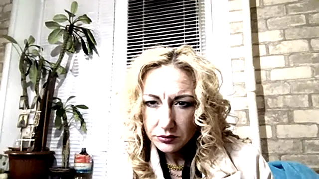 Snapshot of LilaniLoverx chatting on November 21, 4:00 am LilaniLoverx online show from November 21, 4:00 am