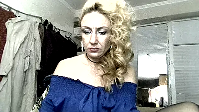 Snapshot of LilaniLoverx chatting on December 2, 4:02 pm LilaniLoverx online show from December 2, 4:02 pm