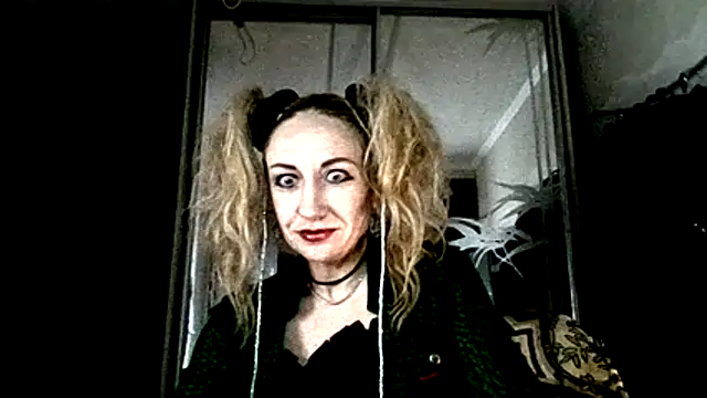 Snapshot of LilaniLoverx chatting on January 6, 10:12 pm LilaniLoverx online show from January 6, 10:12 pm