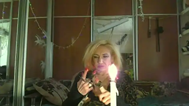 Snapshot of LilaniLoverx chatting on February 15, 7:51 am LilaniLoverx online show from February 15, 7:51 am