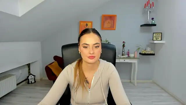 Snapshot of SerenLys chatting on November 9, 8:40 pm SerenLys online show from November 9, 8:40 pm