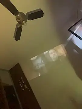 Snapshot of gigi333regi chatting on December 18, 1:06 pm gigi333regi online show from December 18, 1:06 pm